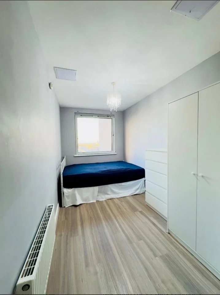 Room High Road in Greater London