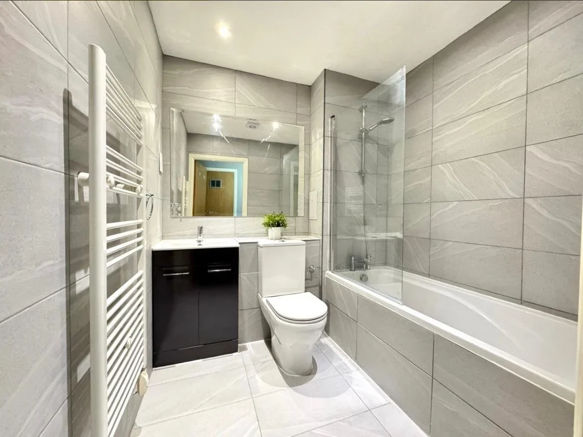 Room High Road in Greater London