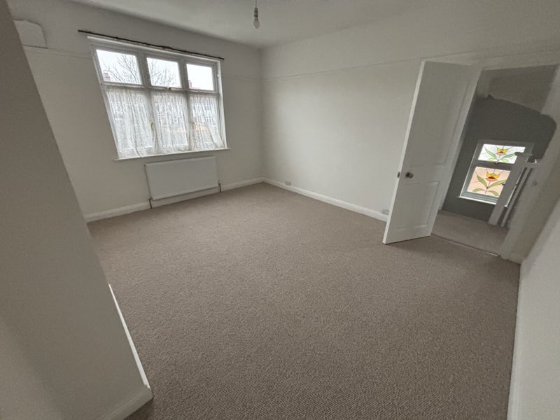 Room Elm Walk in Greater London