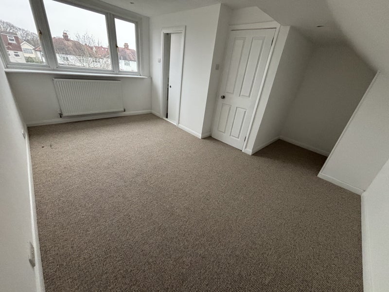 Room Elm Walk in Greater London