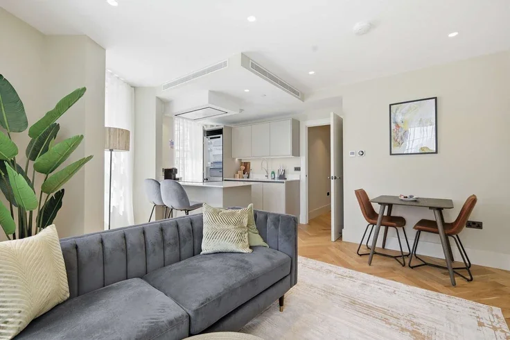 Flat Cheyne Walk in Greater London
