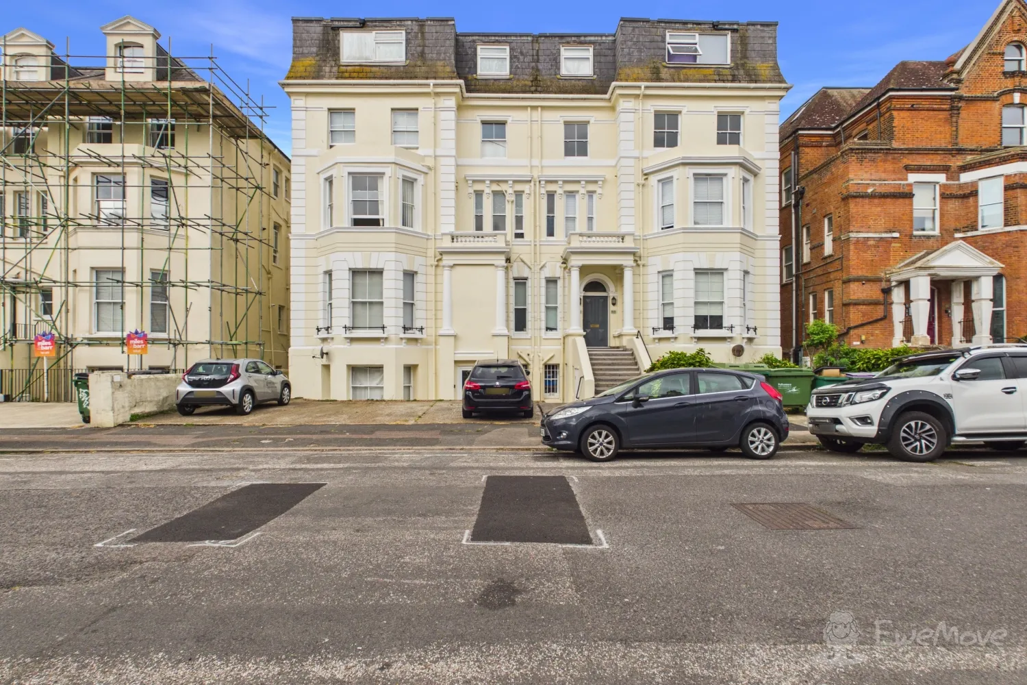 Flat Trinity Gardens in Folkestone and Hythe District