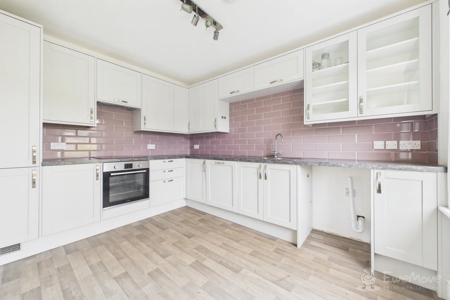 Flat Trinity Gardens in Folkestone and Hythe District