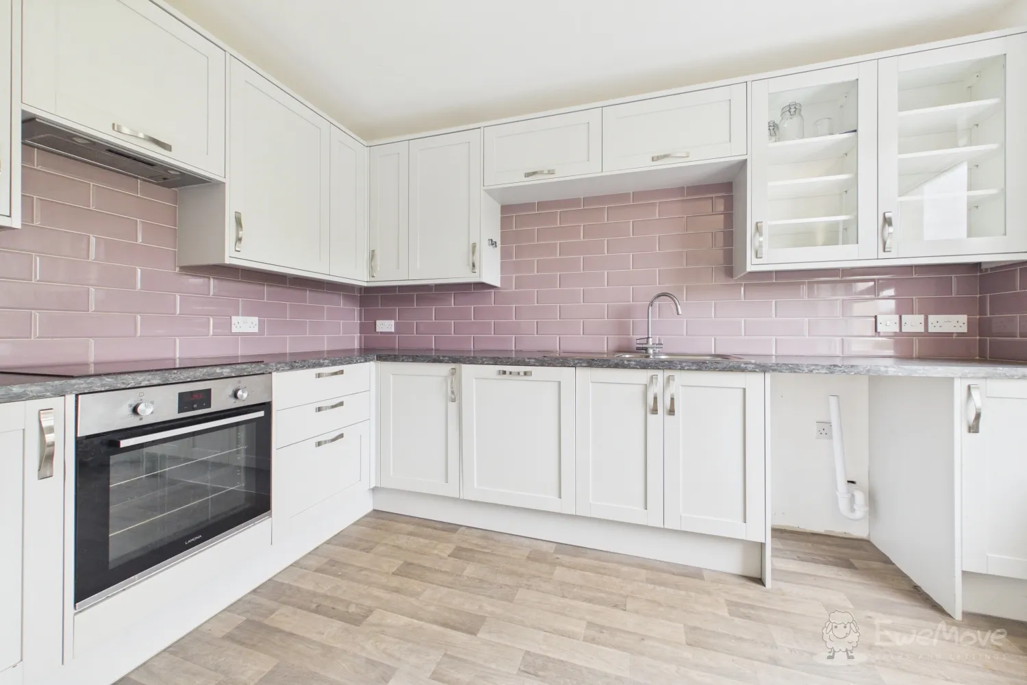 Flat Trinity Gardens in Folkestone and Hythe District