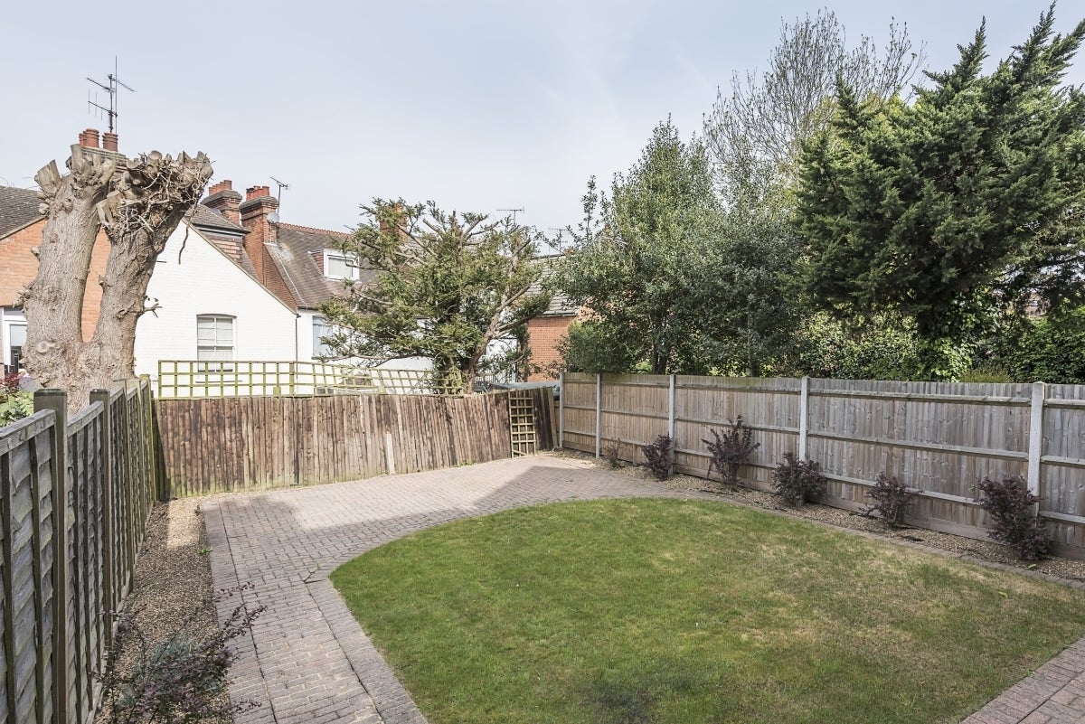 House Russell Avenue in St Albans