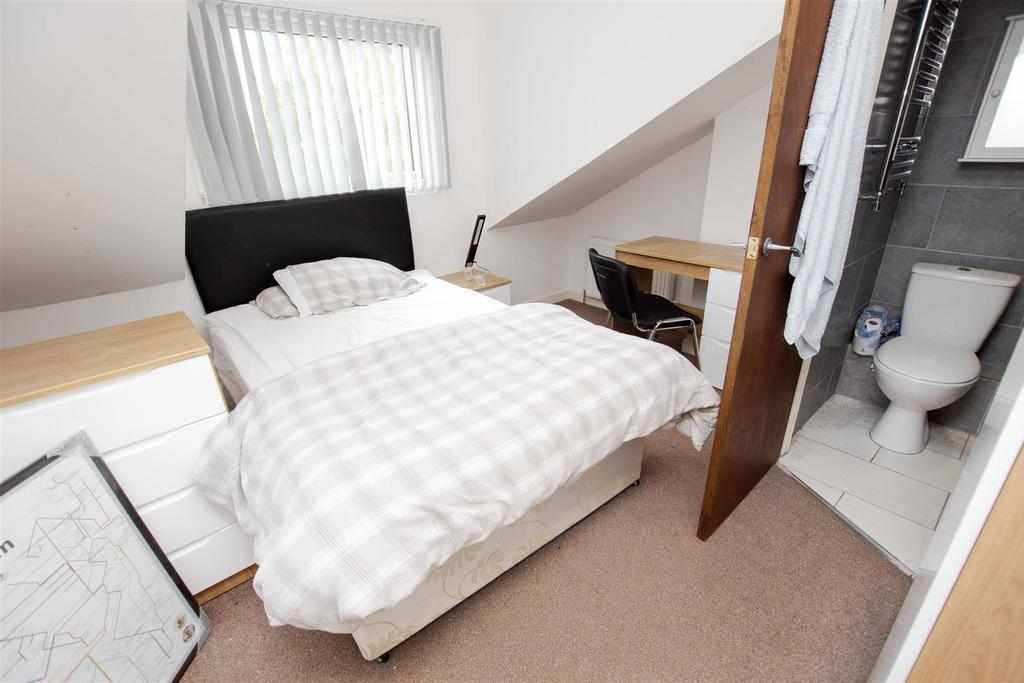 Flat Heeley Road in Birmingham