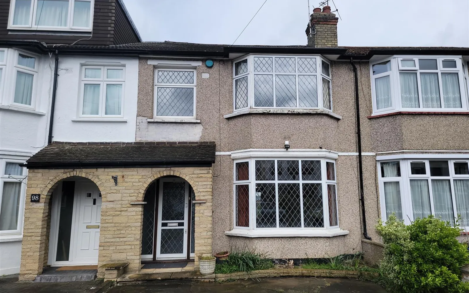 House Dorchester Avenue in Greater London