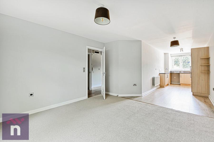Flat Miserden Road in Cheltenham