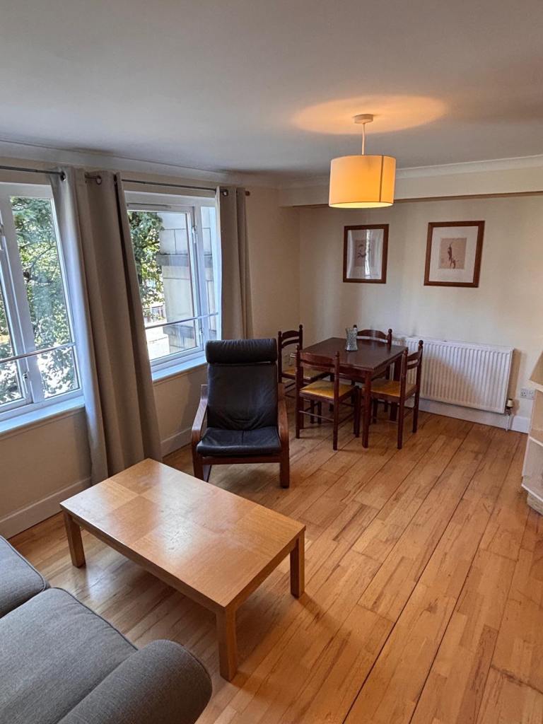 Flat Sovereign Court in City of Edinburgh