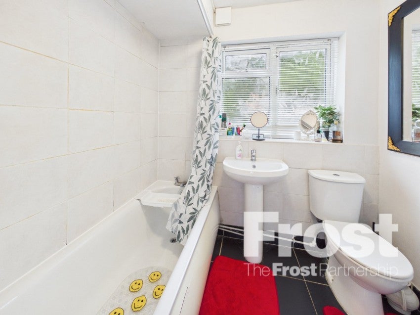 Flat Hermitage Close in Slough