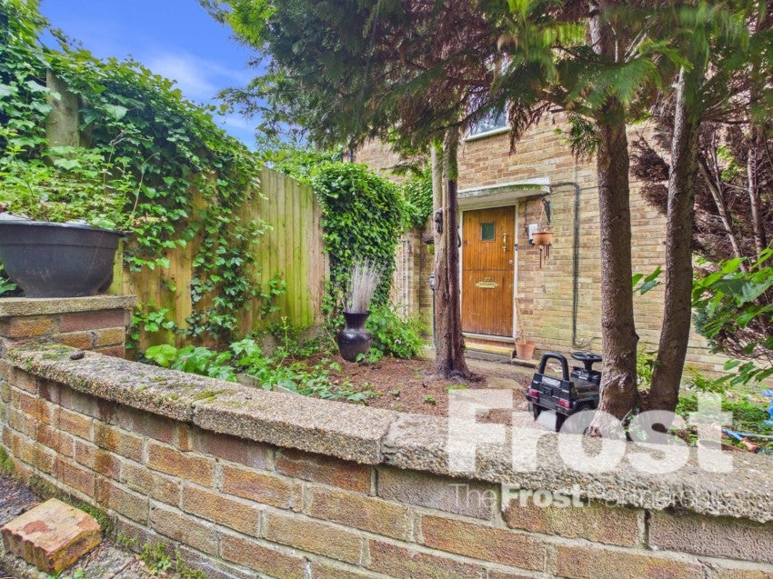 Flat Hermitage Close in Slough