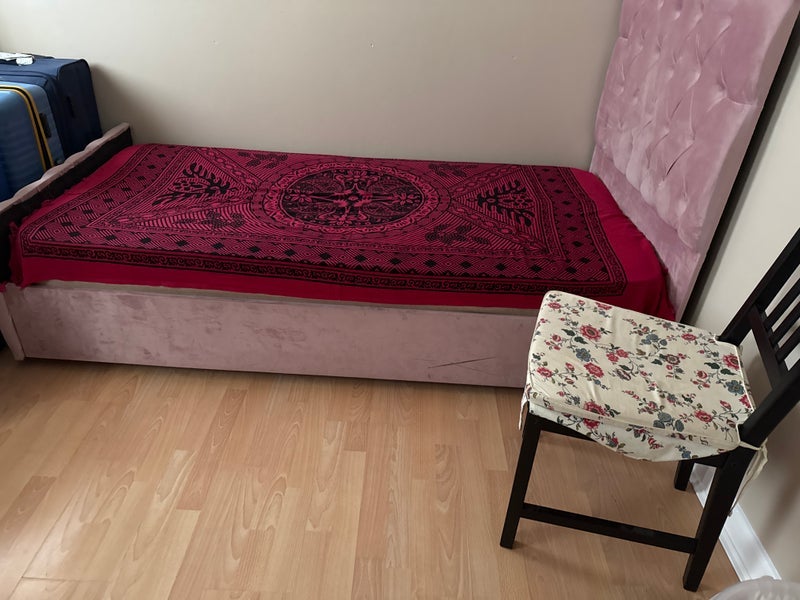 Room Lester Close in Liverpool
