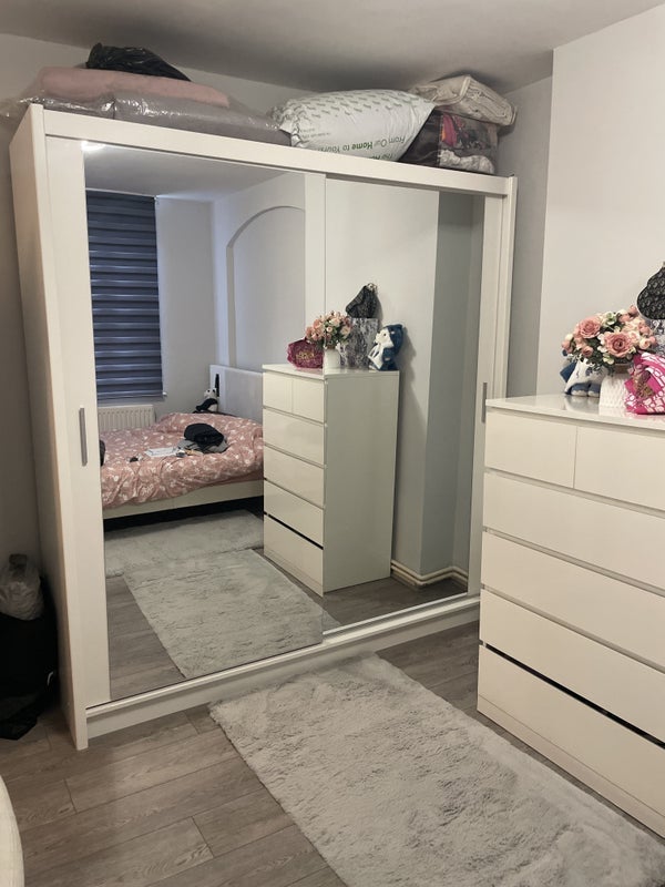 Room Grove Cottages in Greater London