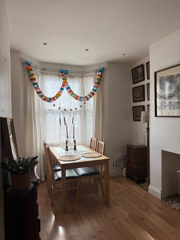 Room Vansittart Road in Greater London