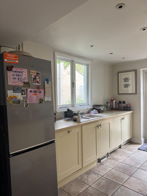 Room Vansittart Road in Greater London