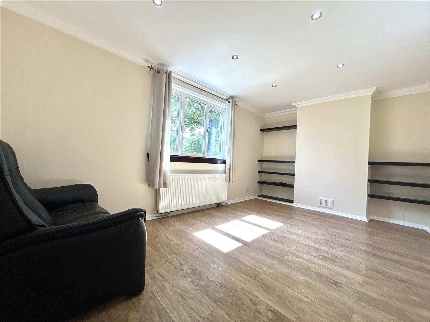 Flat Blackthorn Avenue in Lenzie