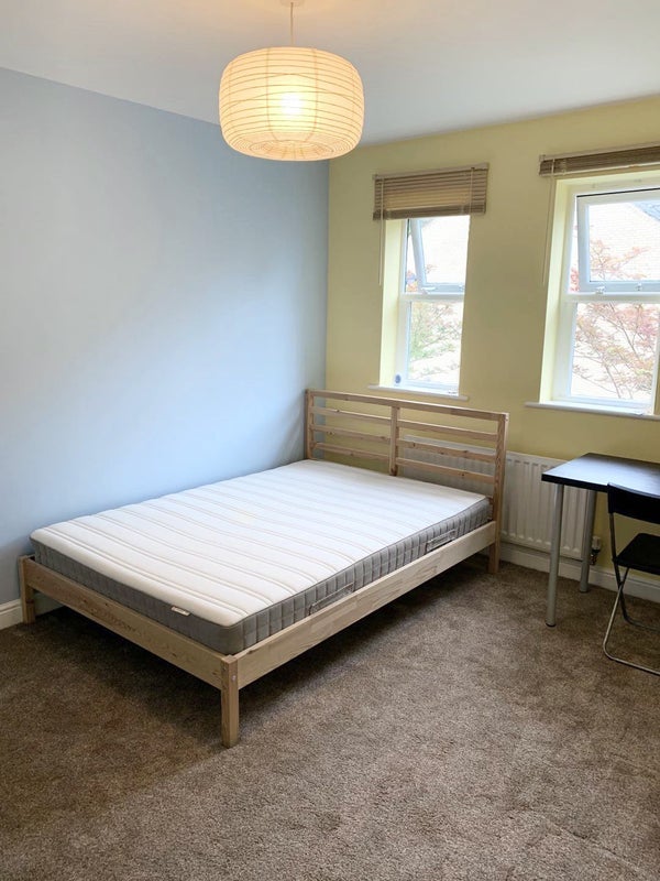 Room Schuster Road in Manchester