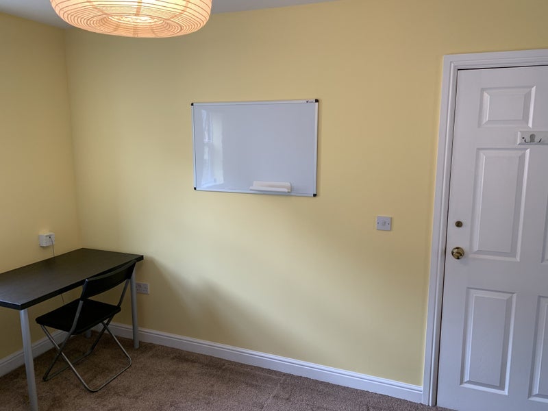 Room Schuster Road in Manchester