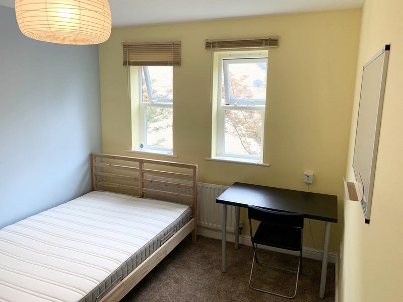 Room Schuster Road in Manchester