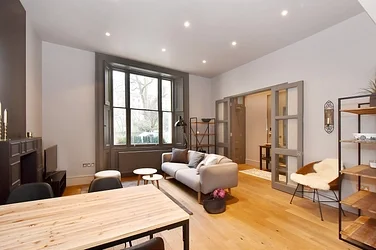 Flat Warwick Square in London