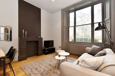 Flat Warwick Square in London