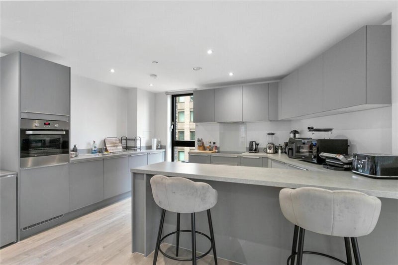 Room Station Road in Greater London