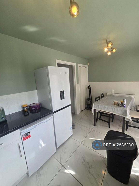Room Mardling Avenue in Nottingham