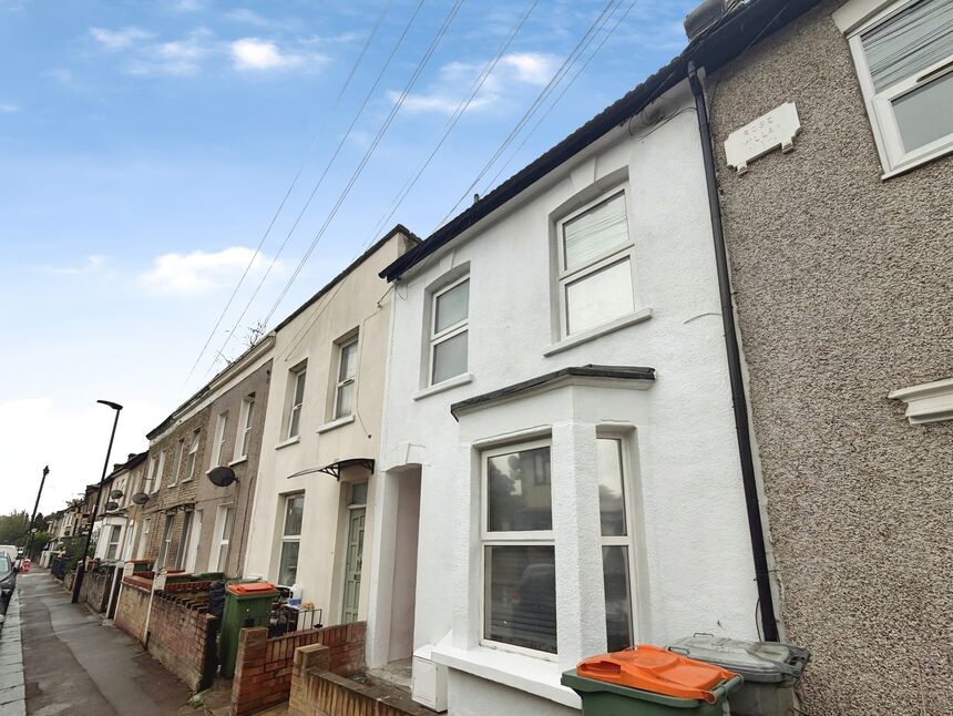 Flat Wellington Road in Greater London