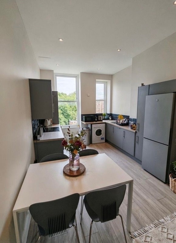 Room Oakfield Road in Bristol