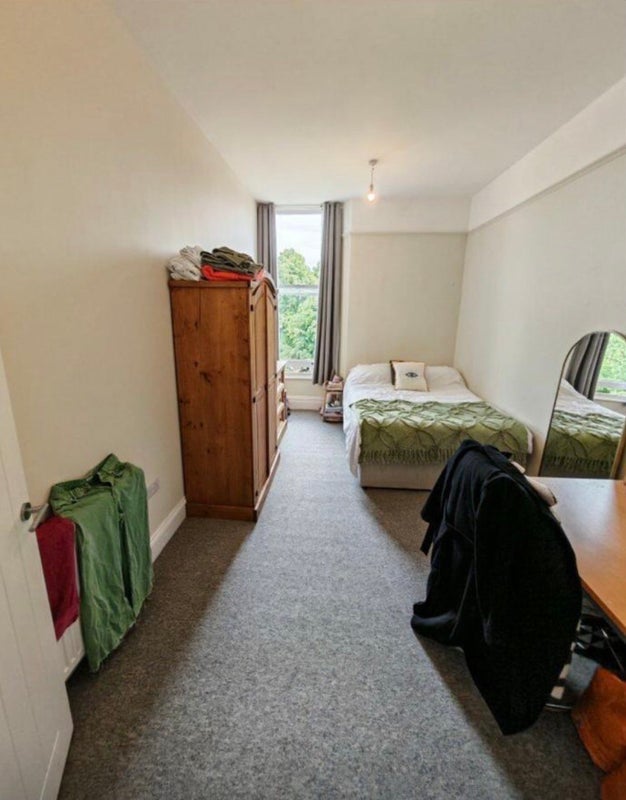 Room Oakfield Road in Bristol