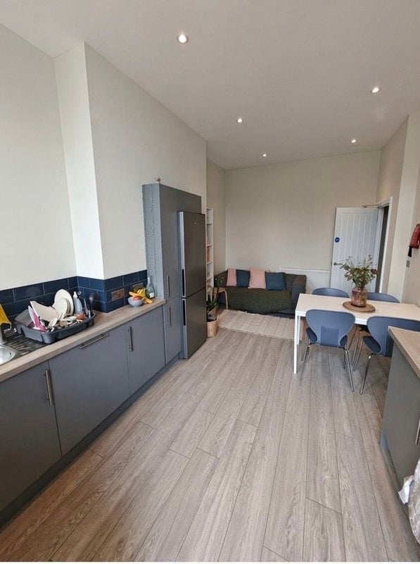 Room Oakfield Road in Bristol