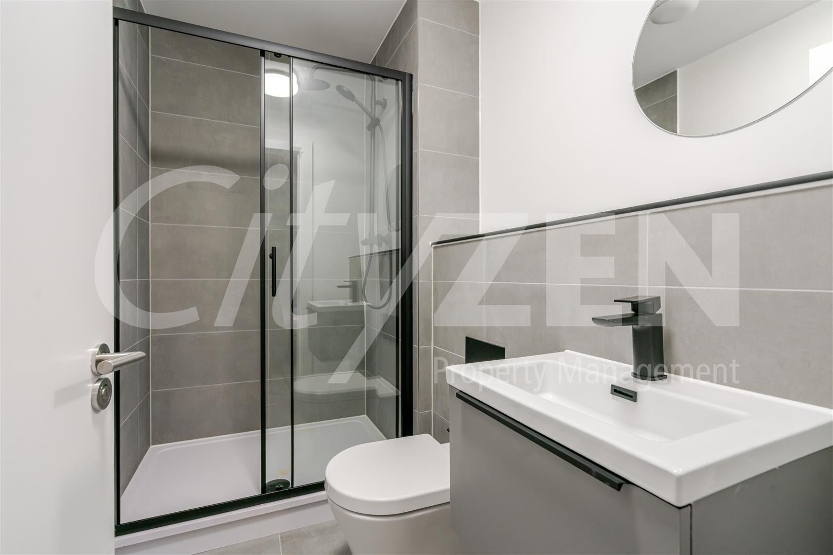 Flat Ordsall Lane in Salford