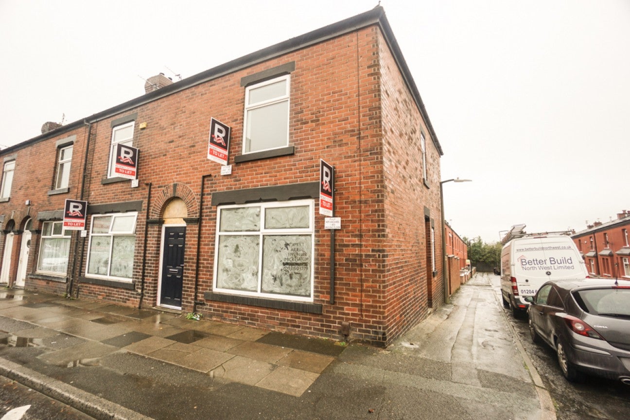 Flat Chorley New Road in Horwich