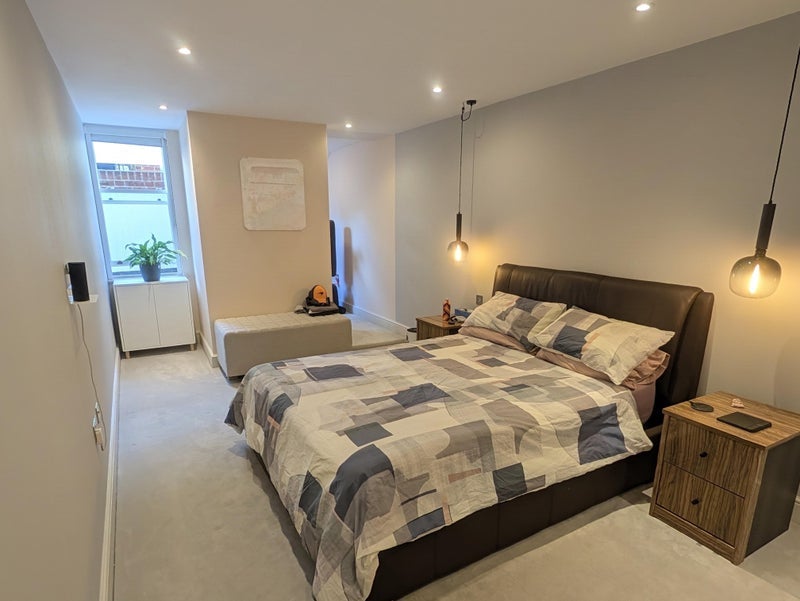 Room Cleve Road in Greater London