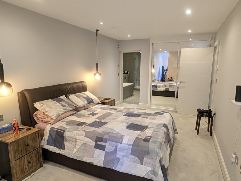Room Cleve Road in Greater London