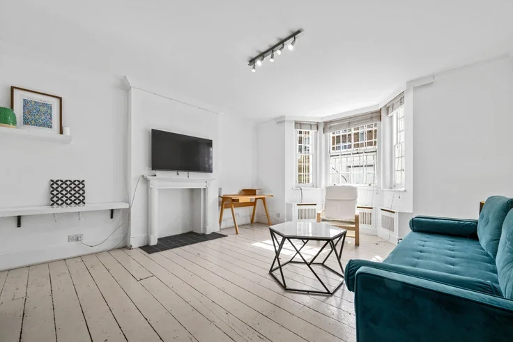 Flat Callow Street in Greater London