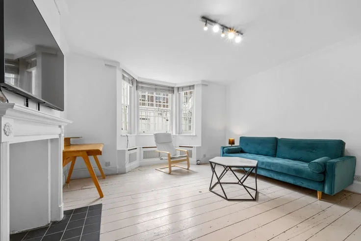 Flat Callow Street in Greater London
