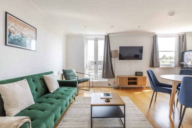 Flat St Stephen's Gardens in City of Westminster