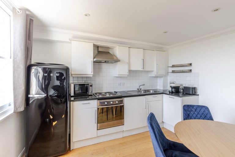 Flat St Stephen's Gardens in City of Westminster