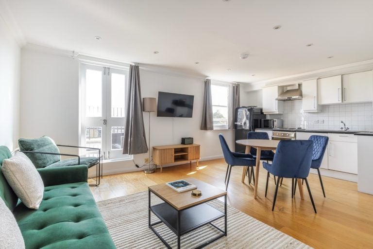 Flat St Stephen's Gardens in City of Westminster