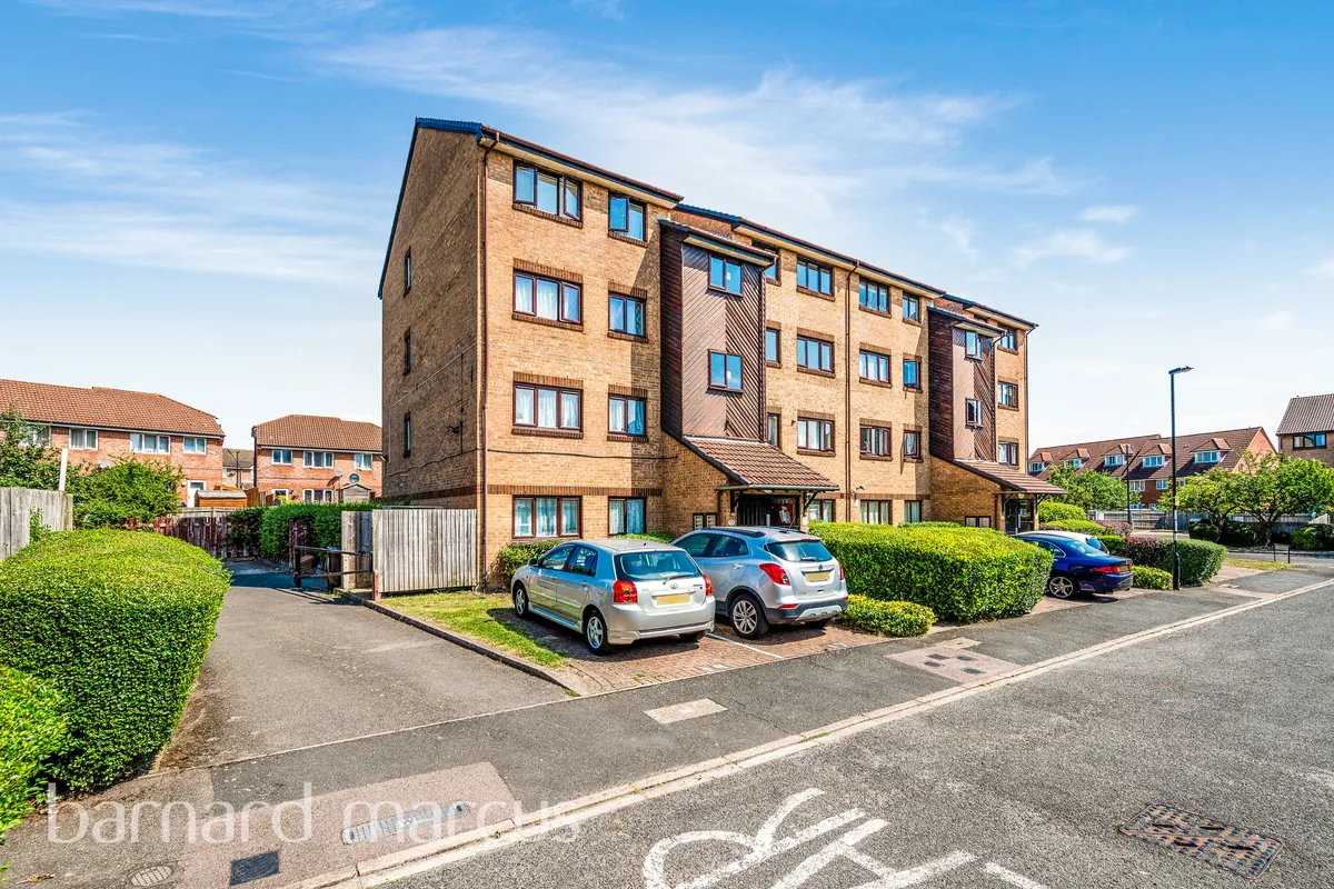 Flat Hardcastle Close in Greater London