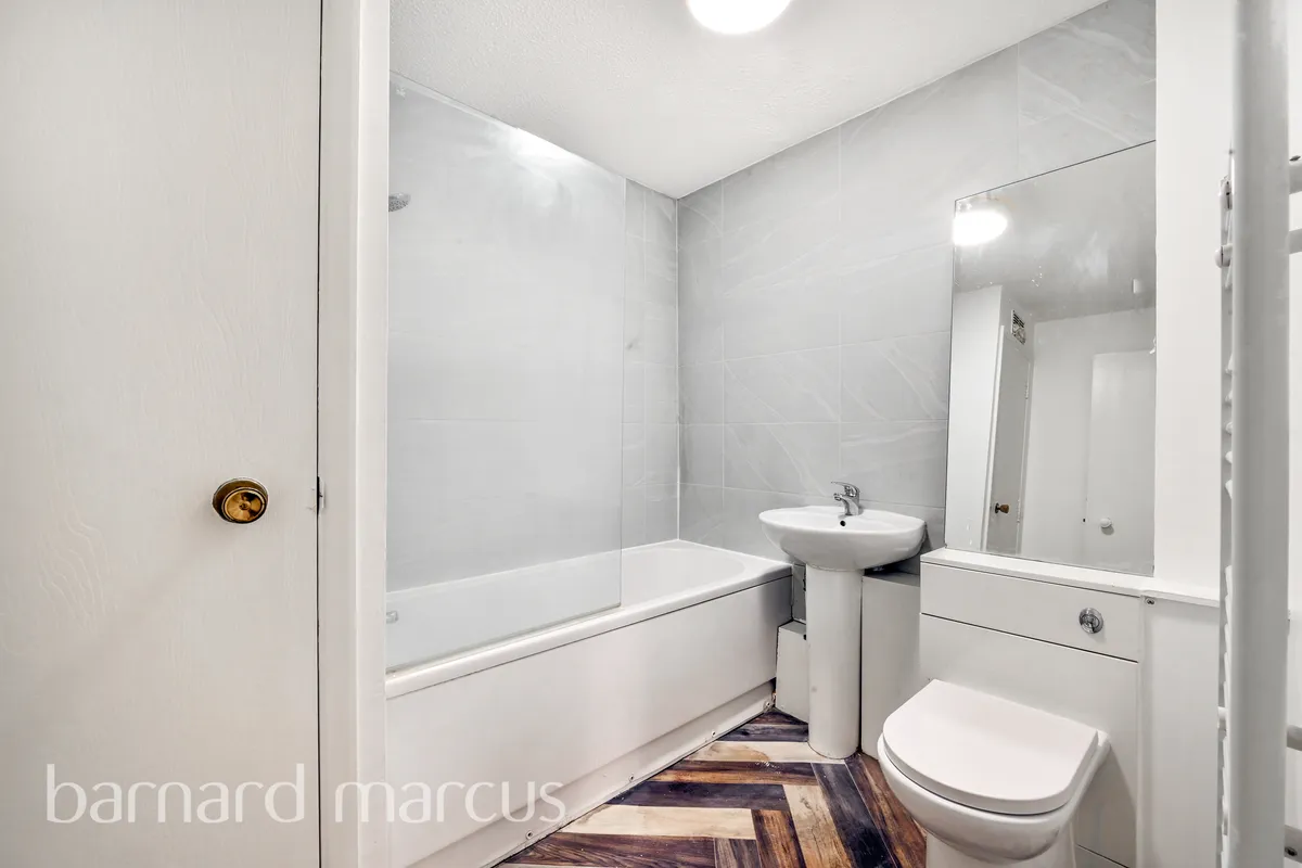 Flat Hardcastle Close in Greater London