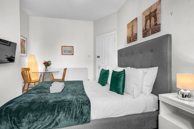 Room Meadow Road in Greater London