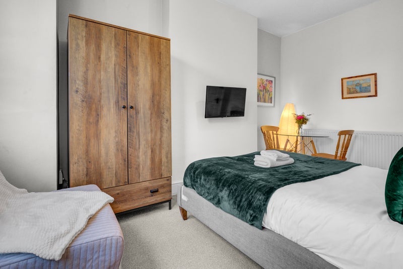Room Meadow Road in Greater London