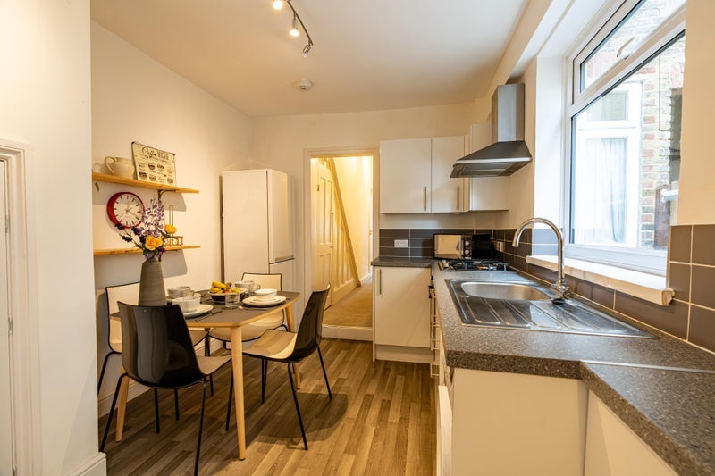 Room Meadow Road in Greater London