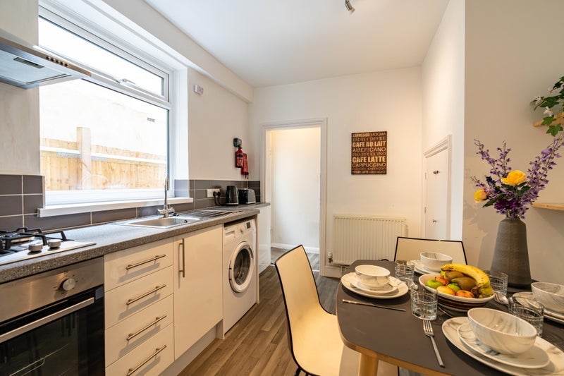 Room Meadow Road in Greater London