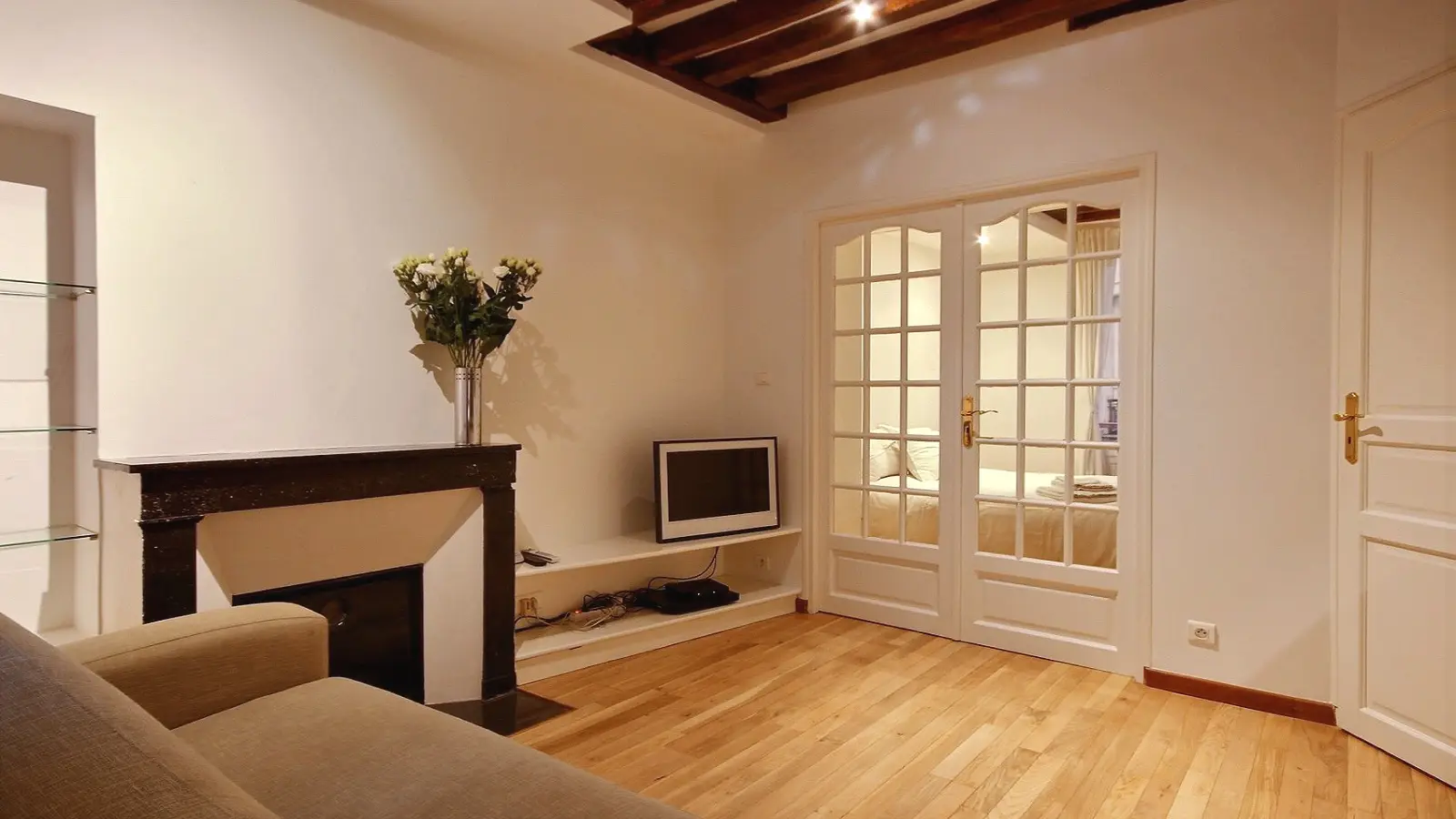 Flat Rue Saint-Honoré in Paris