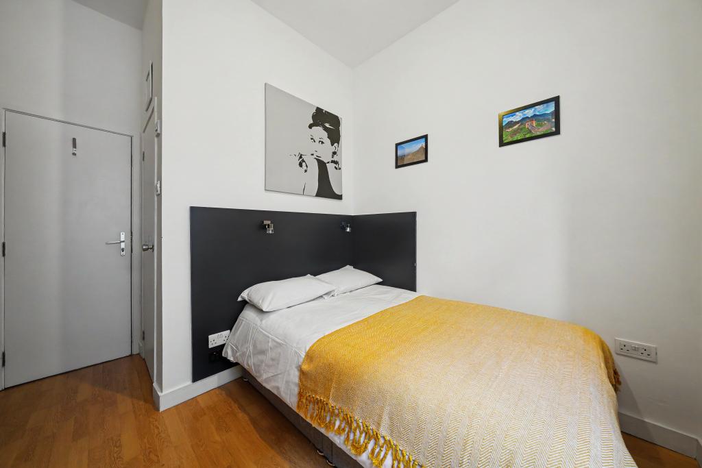Flat Finchley Road in Greater London