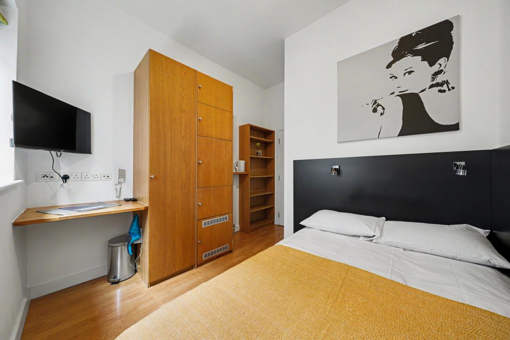 Flat Finchley Road in Greater London
