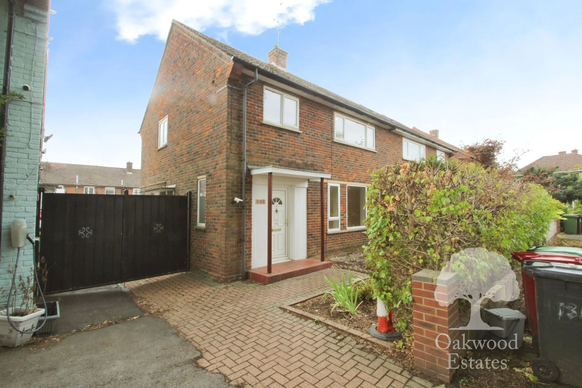 House Trelawney Avenue in Slough